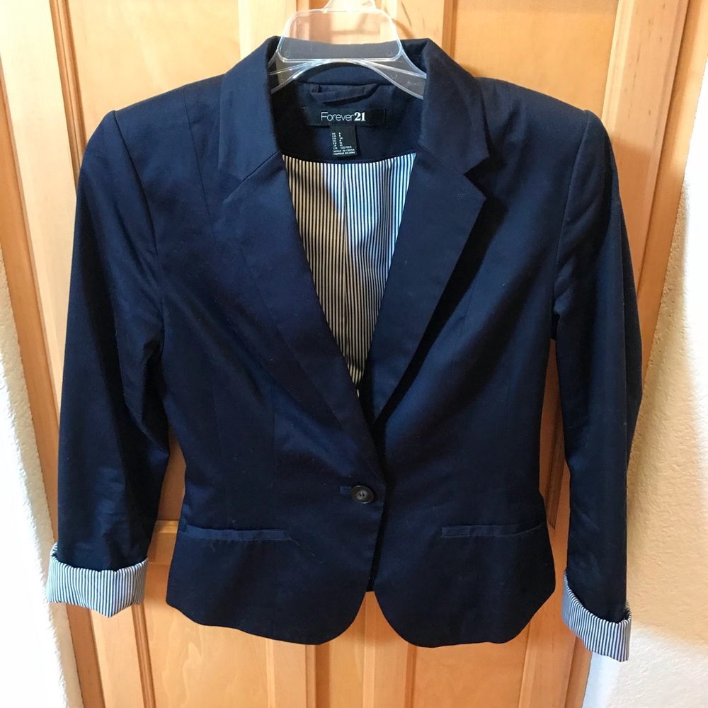 Women’s dark navy blazer